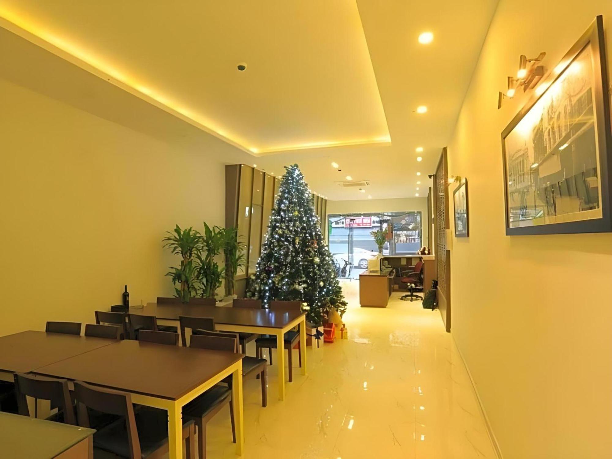 Collection O Le Grand Hanoi Hotel - The Tryst Bagian luar foto