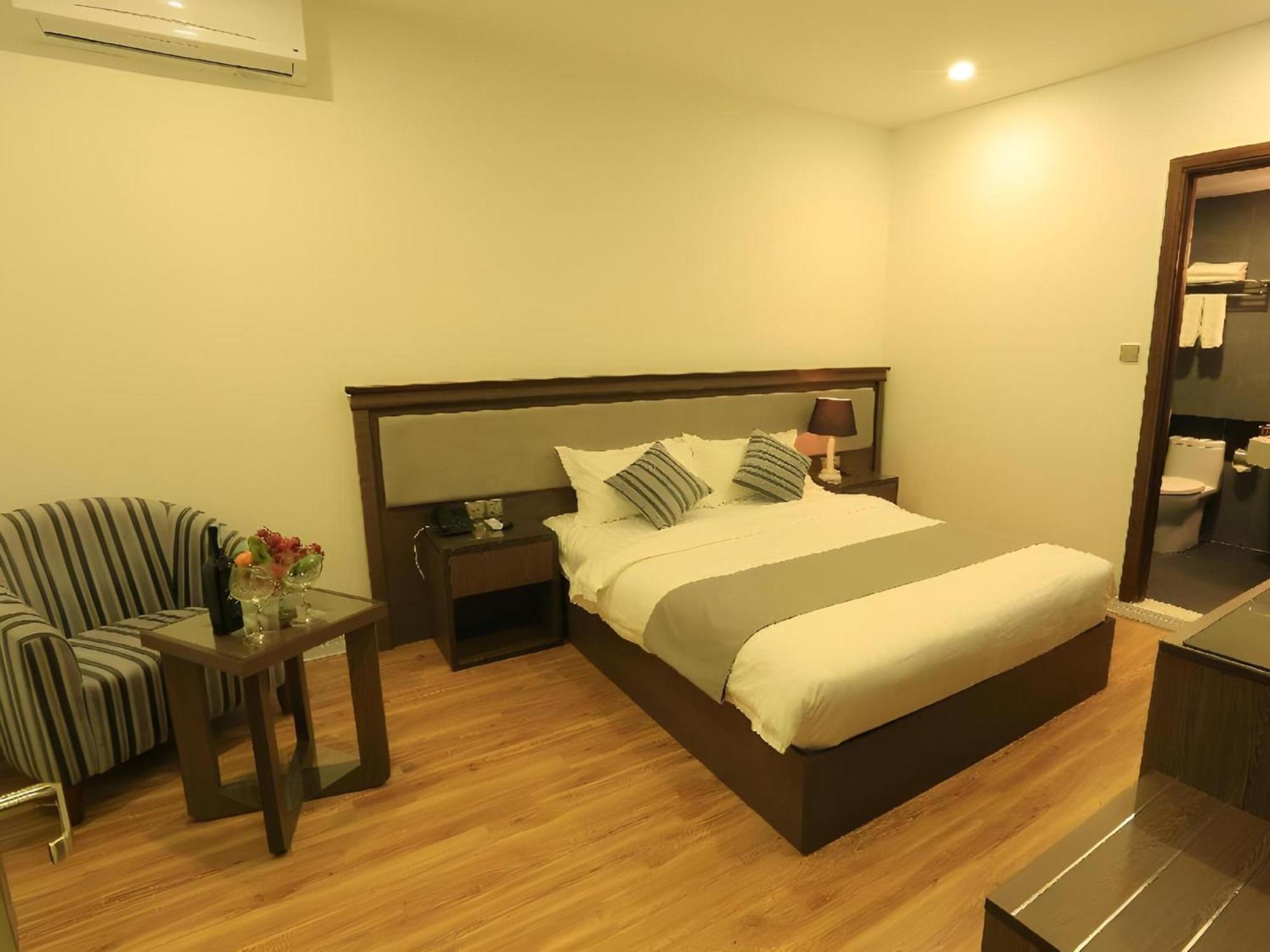 Collection O Le Grand Hanoi Hotel - The Tryst Bagian luar foto