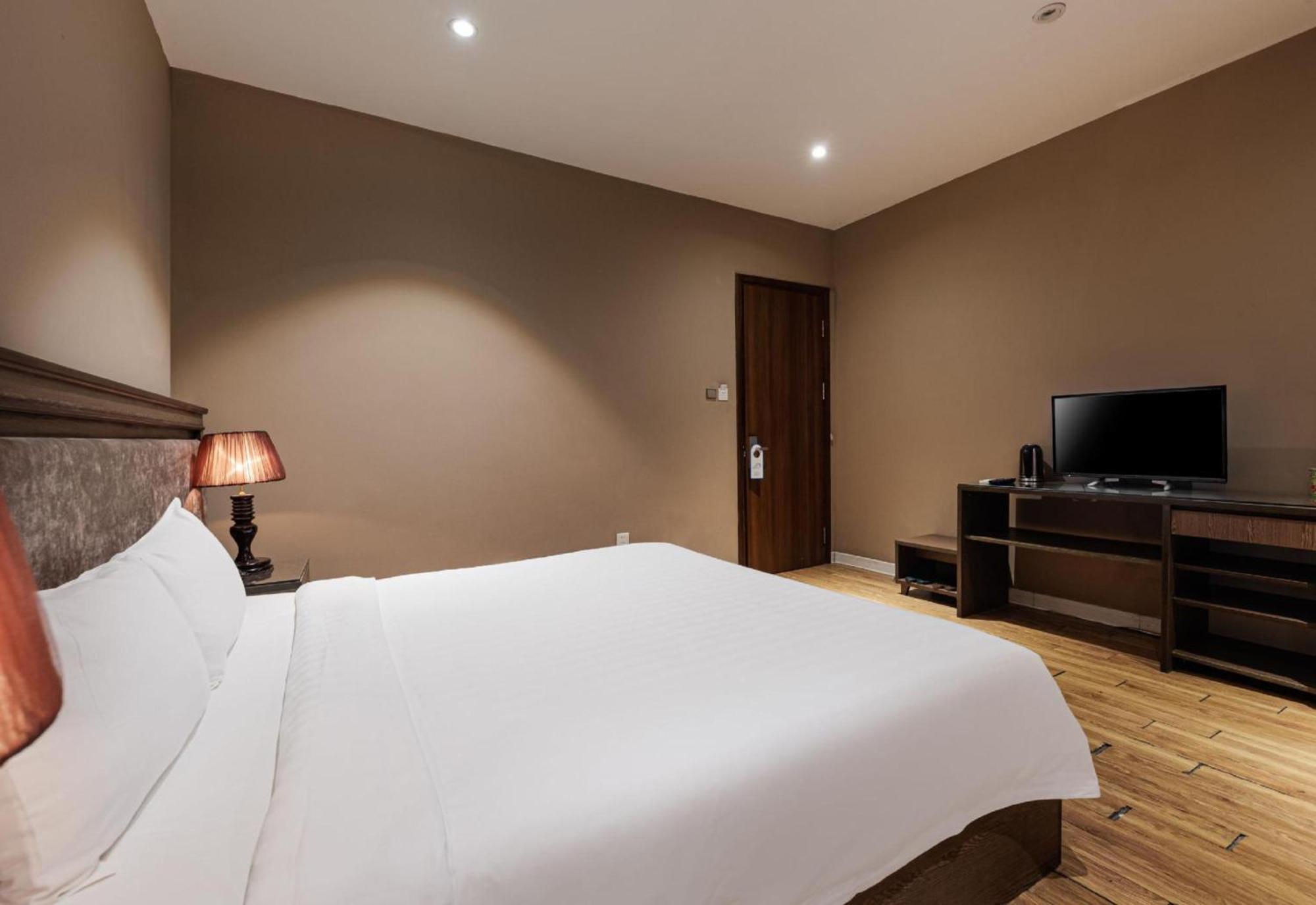 Collection O Le Grand Hanoi Hotel - The Tryst Bagian luar foto