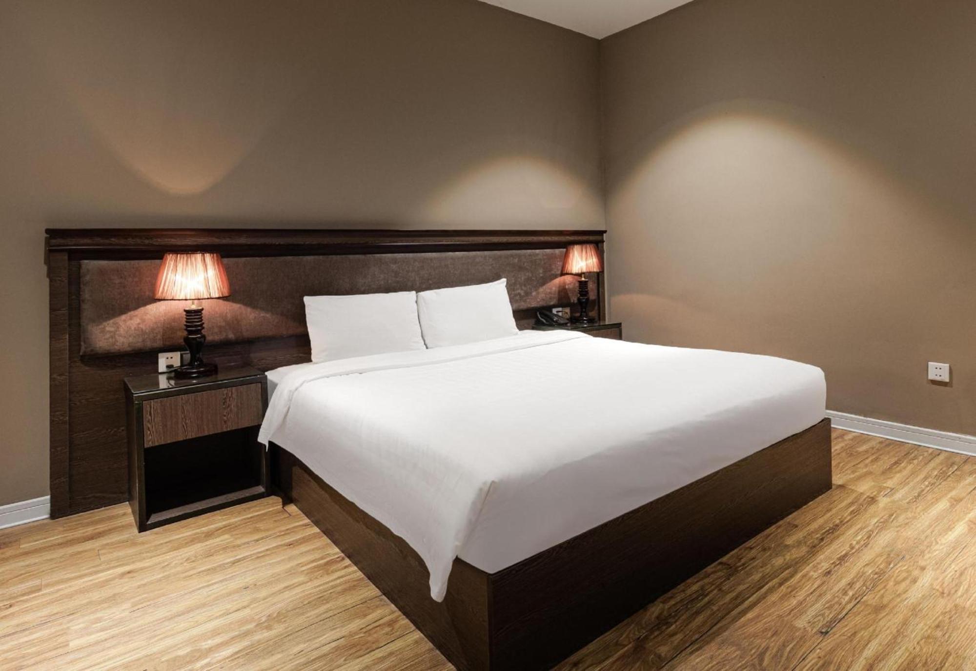 Collection O Le Grand Hanoi Hotel - The Tryst Bagian luar foto